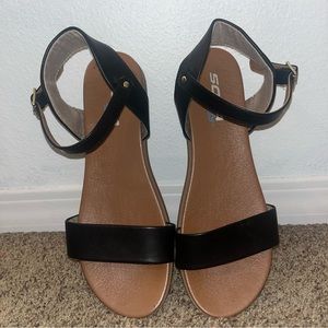 LAST CHANCE🔥🖤Womens flat two strap sandals (brand:Soda sold at tillys)